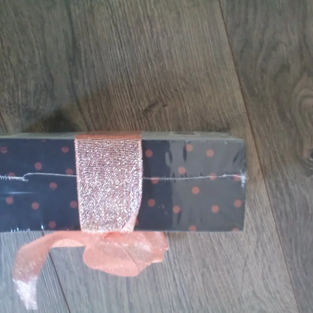 NWT GIFT Pen and pad SET